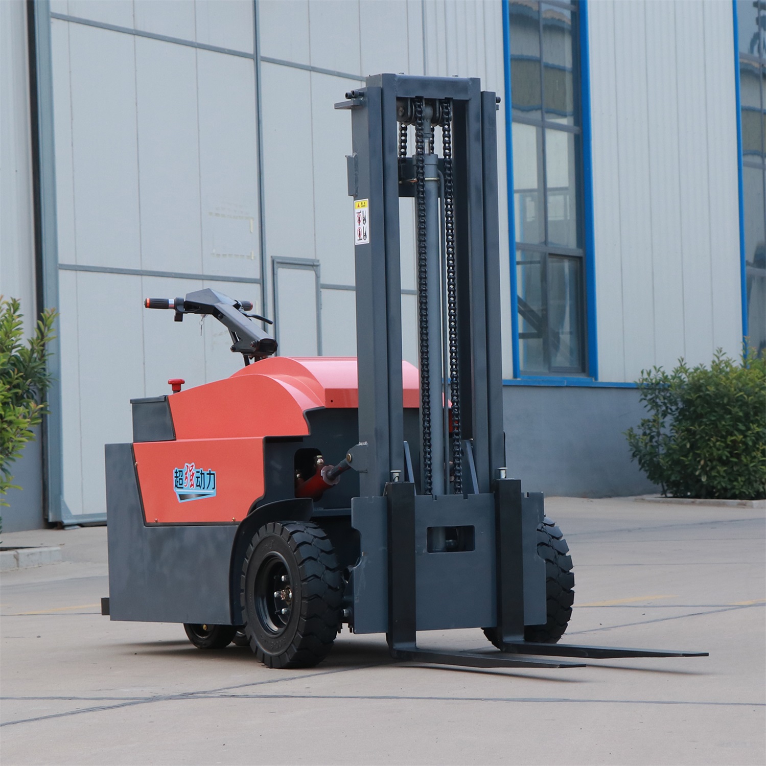 Highly efficient stand-up electric forklift trucks