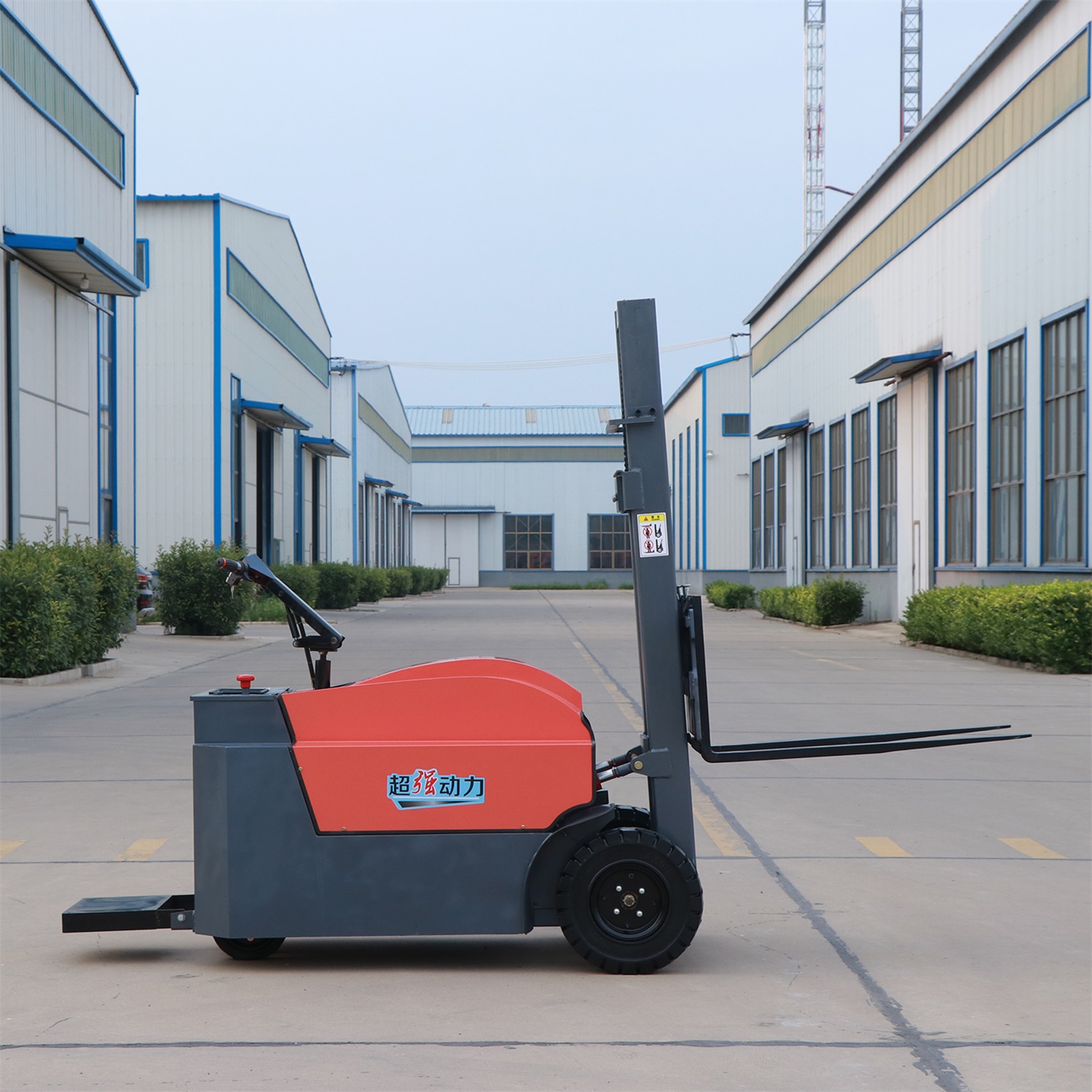 Highly efficient stand-up electric forklift trucks