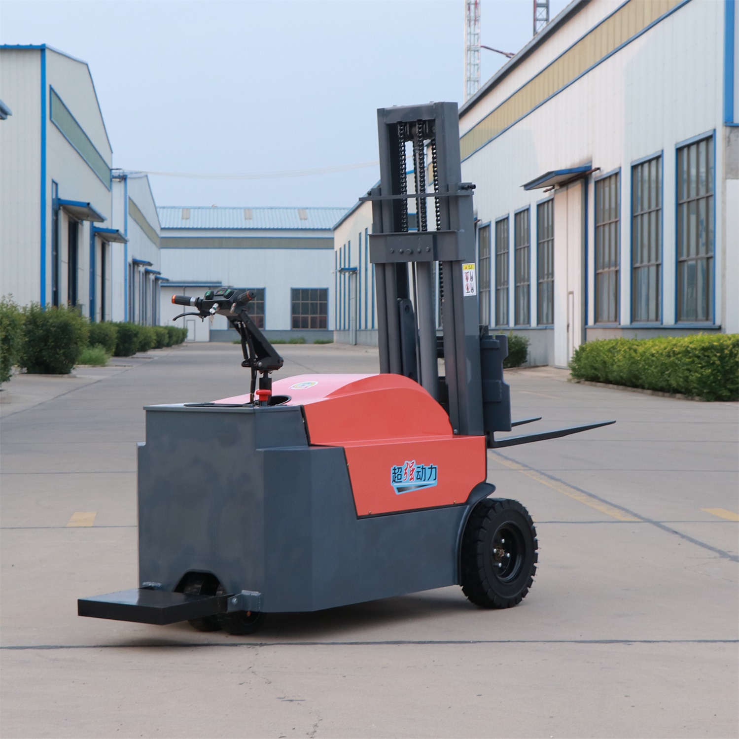 Highly efficient stand-up electric forklift trucks